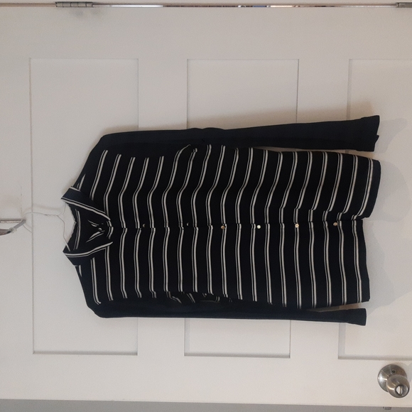 🌞3/$50 Comfortable Long sleeved blouse - Picture 1 of 5